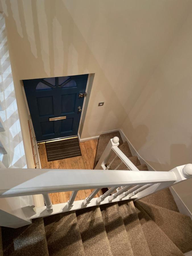 Central London Double Bed Apartment: Steps from Platform Station Exterior photo
