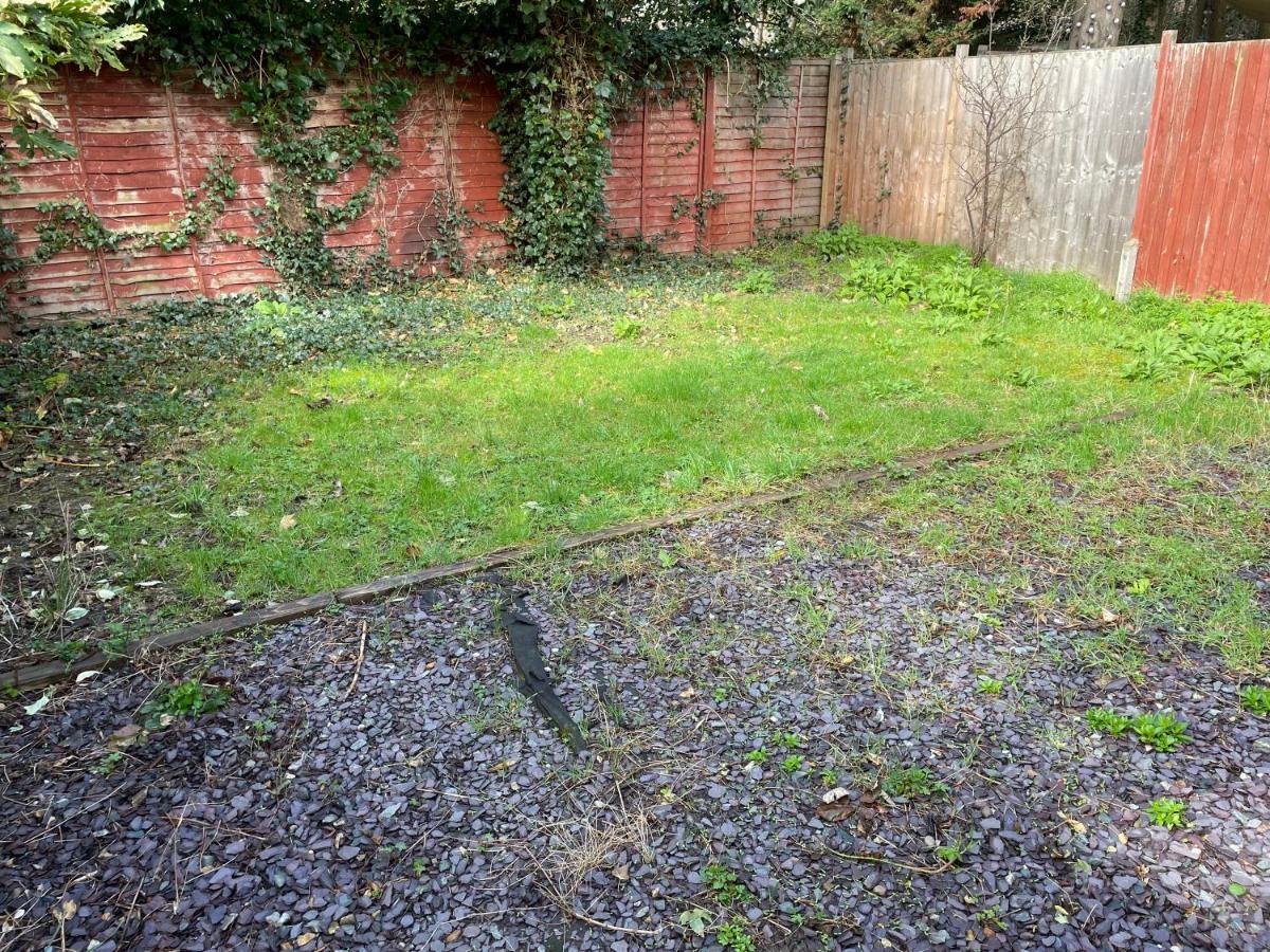 Central London Double Bed Apartment: Steps from Platform Station Exterior photo